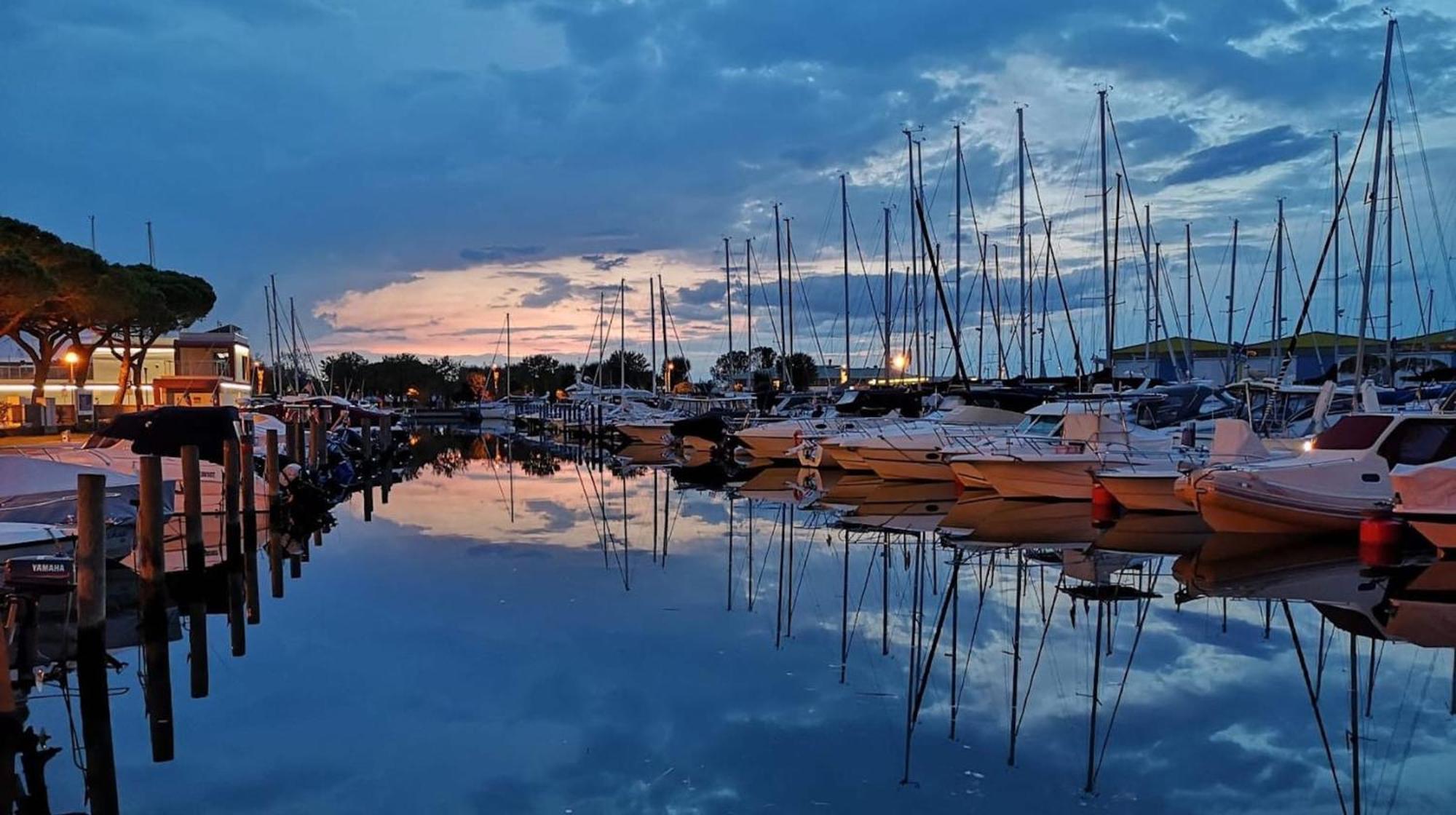 Appartamento Renovated Flat With A Stunning Terrace Porto Santa Margherita di Caorle Esterno foto